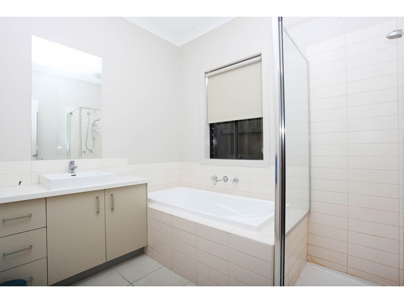 72 Rose Grange Boulevard, Tarneit VIC 3029