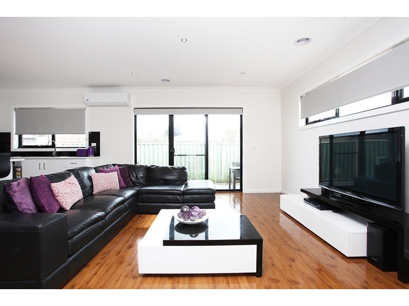 2/144 Bladin Street, Laverton VIC 3028