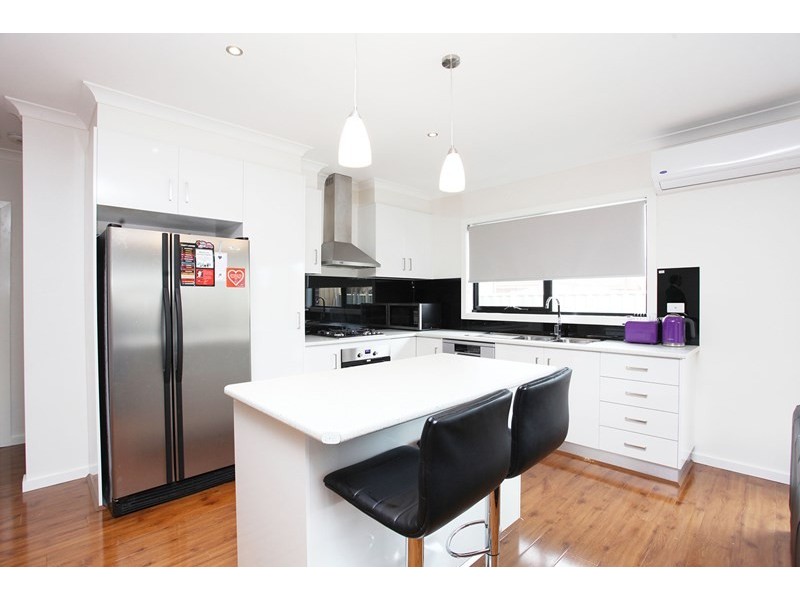 2/144 Bladin Street, Laverton VIC 3028