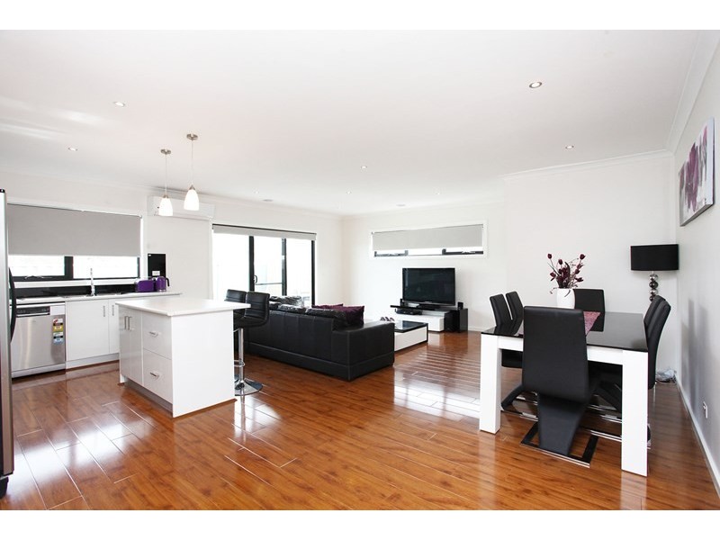 2/144 Bladin Street, Laverton VIC 3028