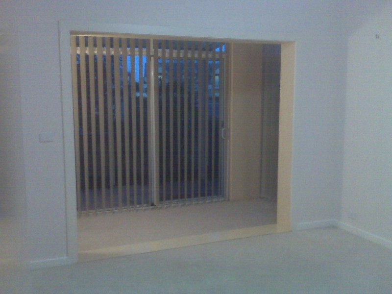 2/84 LAKESIDE Drive, Werribee VIC 3030