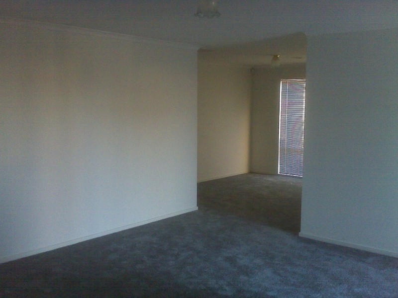 2/84 LAKESIDE Drive, Werribee VIC 3030