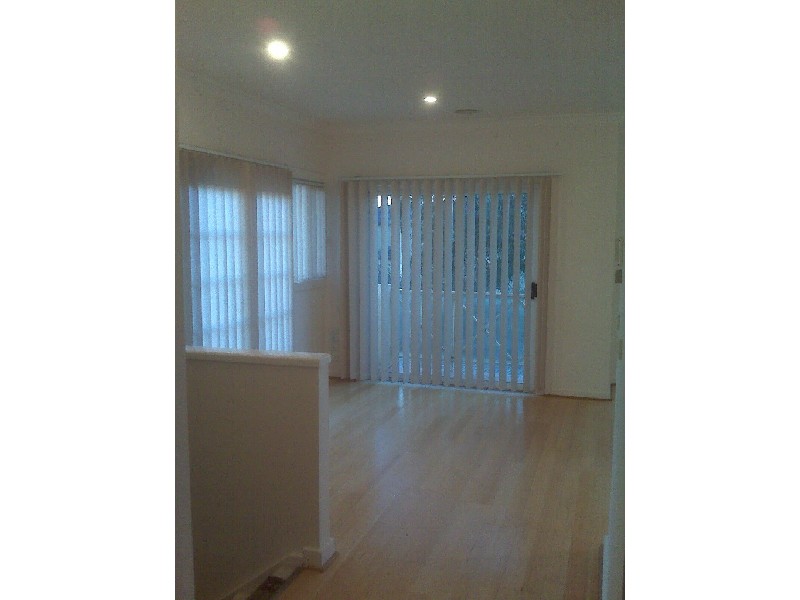 2/84 LAKESIDE Drive, Werribee VIC 3030