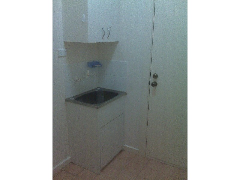 2/84 LAKESIDE Drive, Werribee VIC 3030