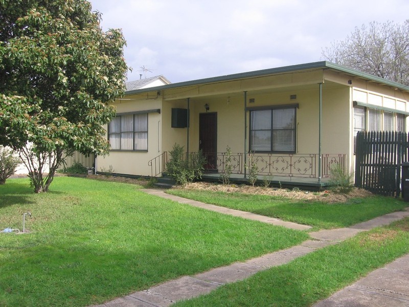 8 Kingsford Street, Laverton VIC 3028