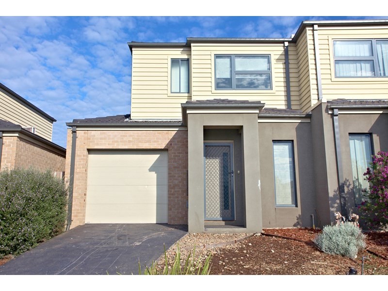 2/2 Glamis Court, Derrimut VIC 3030