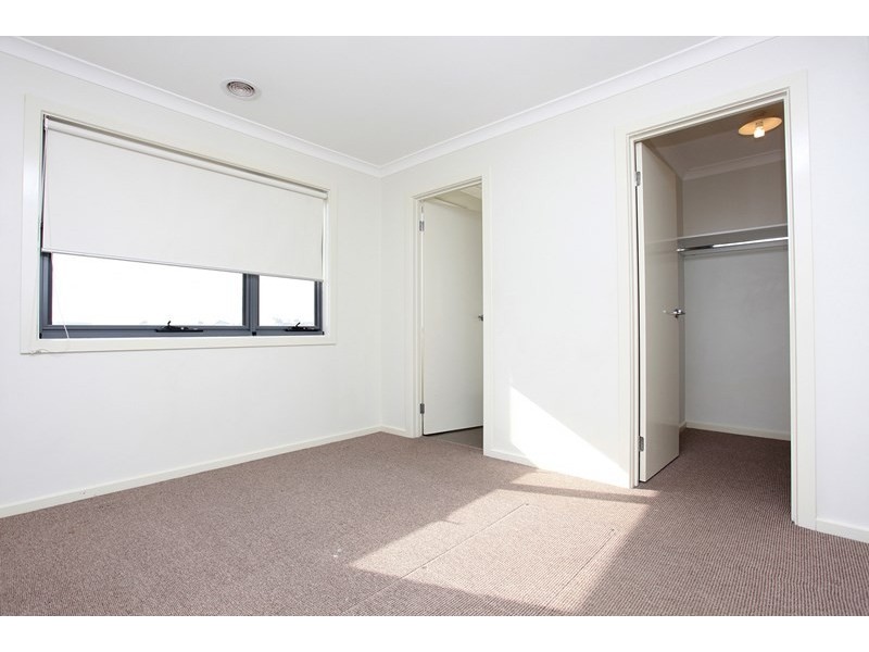 2/2 Glamis Court, Derrimut VIC 3030
