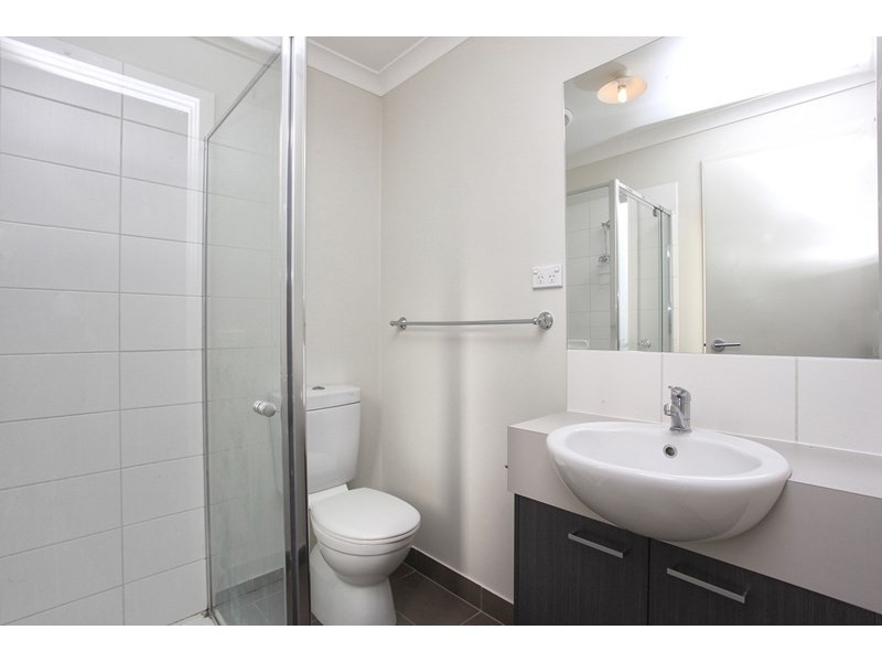 2/2 Glamis Court, Derrimut VIC 3030