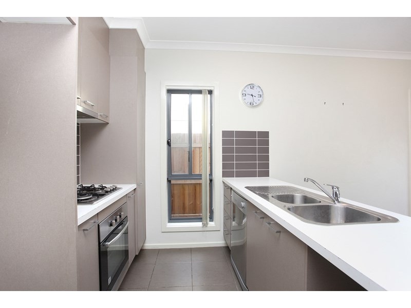 2/2 Glamis Court, Derrimut VIC 3030