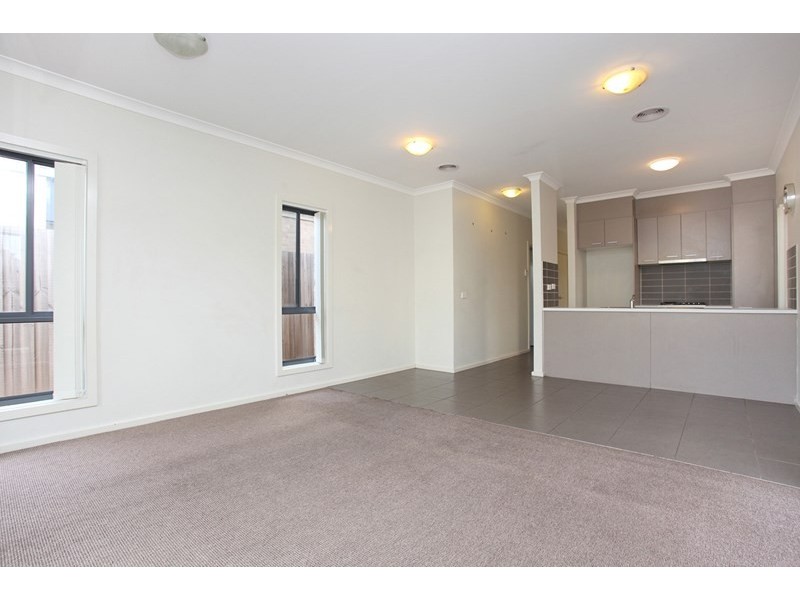 2/2 Glamis Court, Derrimut VIC 3030