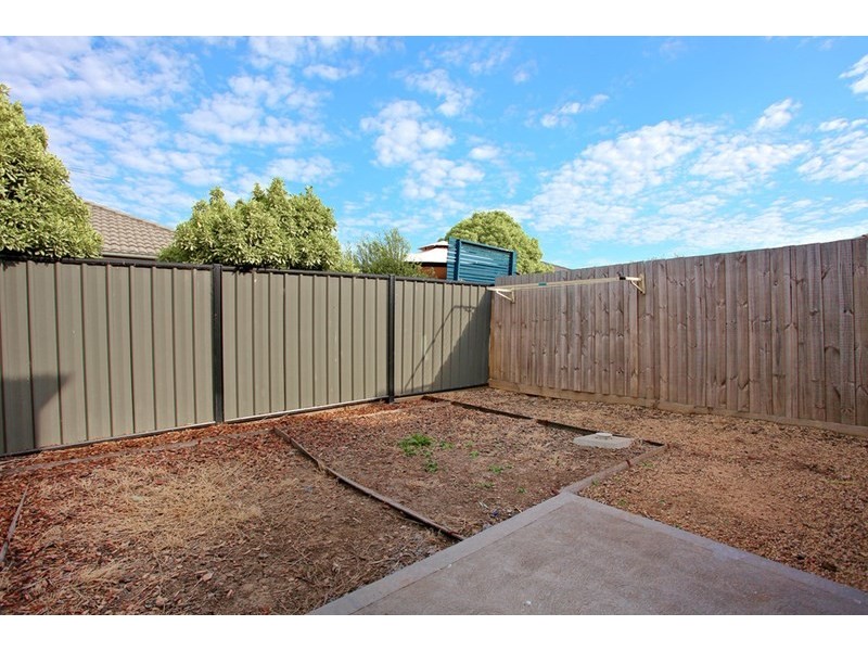 2/2 Glamis Court, Derrimut VIC 3030