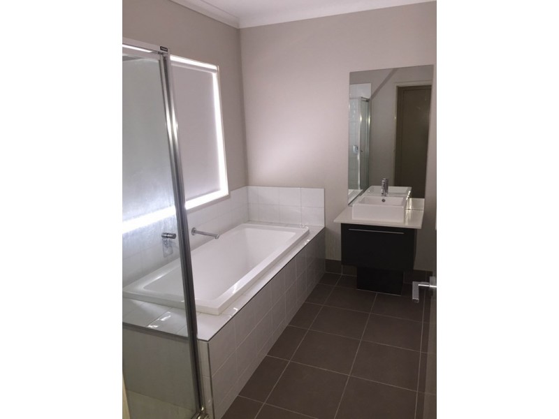 16 Tallgrass Avenue, Truganina VIC 3029