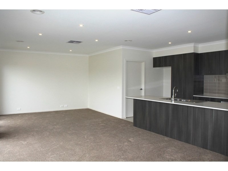 9 Herbal Avenue, Kurunjang VIC 3337