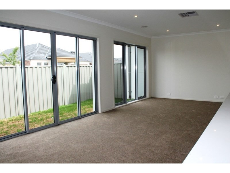 9 Herbal Avenue, Kurunjang VIC 3337