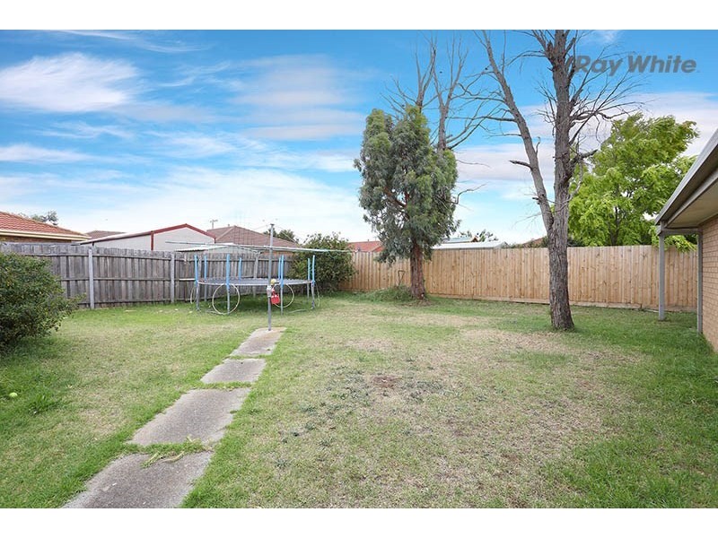 15 BARTLETT Crescent, Hoppers Crossing VIC 3029