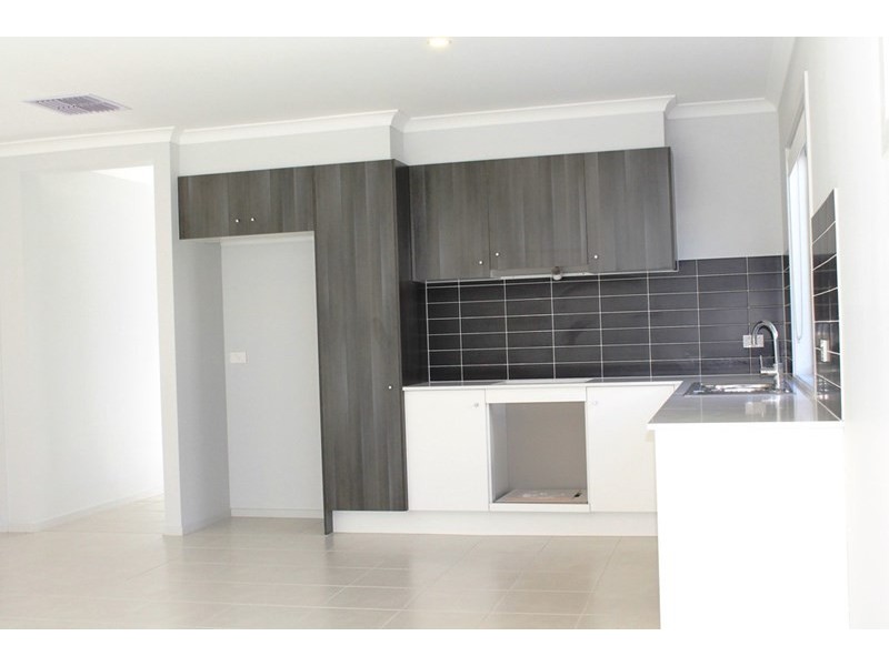 19 Herbal Avenue, Kurunjang VIC 3337