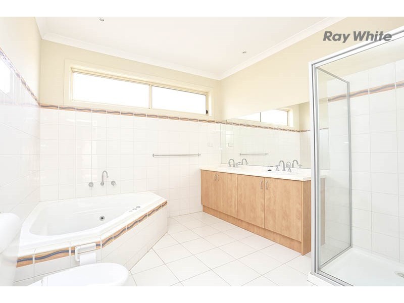 3 Penash Place, Point Cook VIC 3030