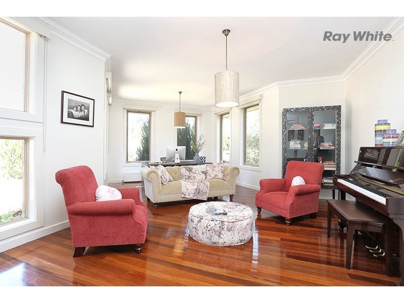 4 Beechwood Parade, Sanctuary Lakes VIC 3030
