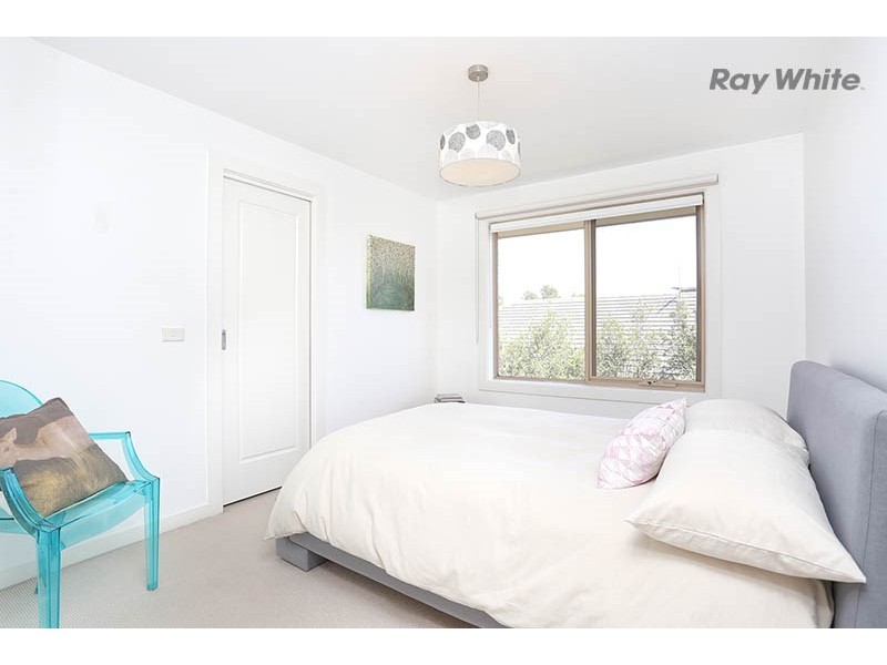 4 Beechwood Parade, Sanctuary Lakes VIC 3030