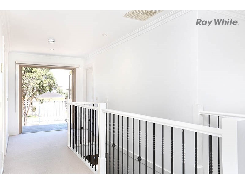 4 Beechwood Parade, Sanctuary Lakes VIC 3030