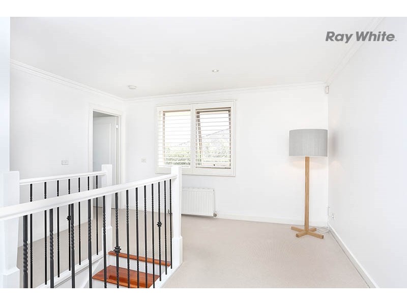 4 Beechwood Parade, Sanctuary Lakes VIC 3030