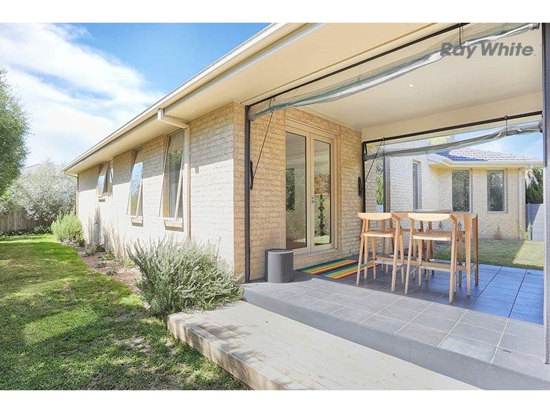 4 Beechwood Parade, Sanctuary Lakes VIC 3030
