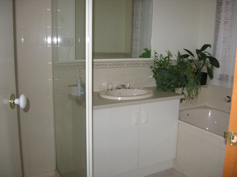 13 Henry Drive, Altona Meadows VIC 3028