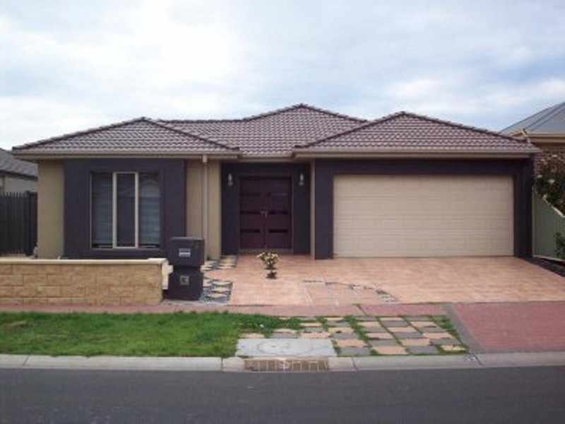 32 SOMMERSBY Road, Point Cook VIC 3030