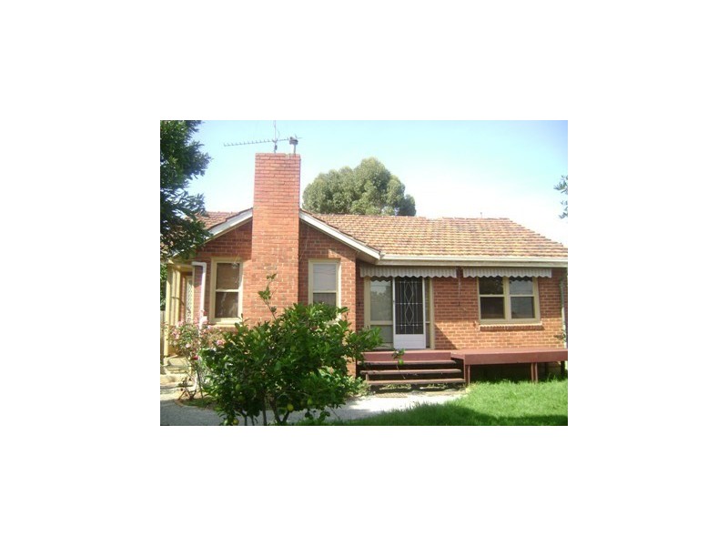 11 Charlesworth Street, Laverton VIC 3028