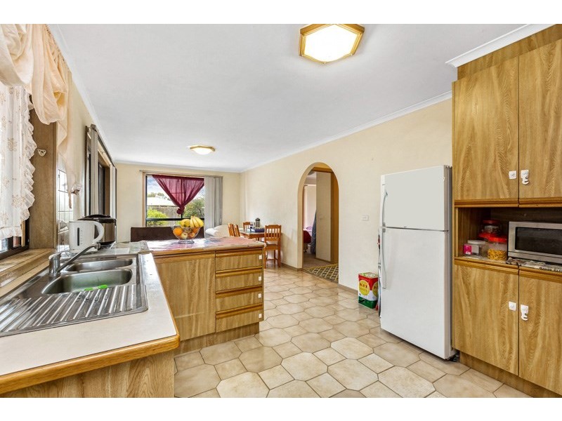 15 Butcher Crescent, Laverton VIC 3028