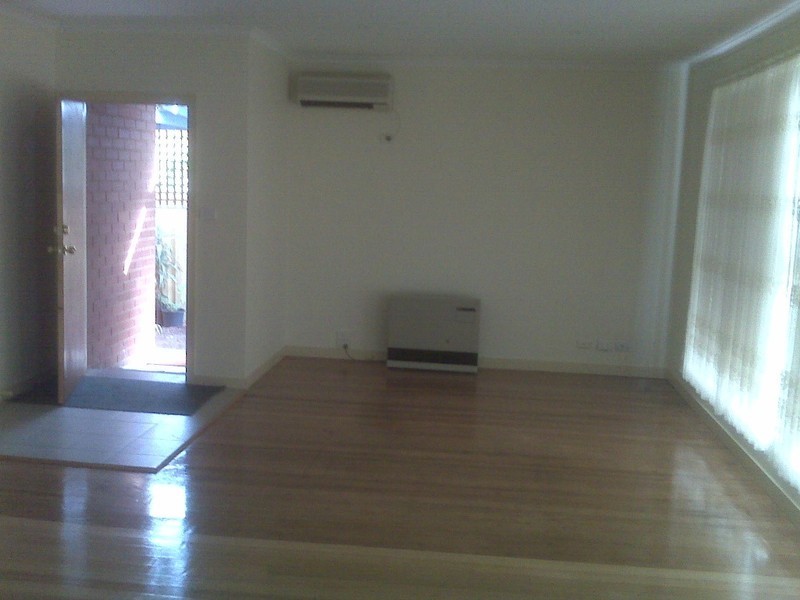 14 CHIRNSIDE Crescent, Laverton VIC 3028