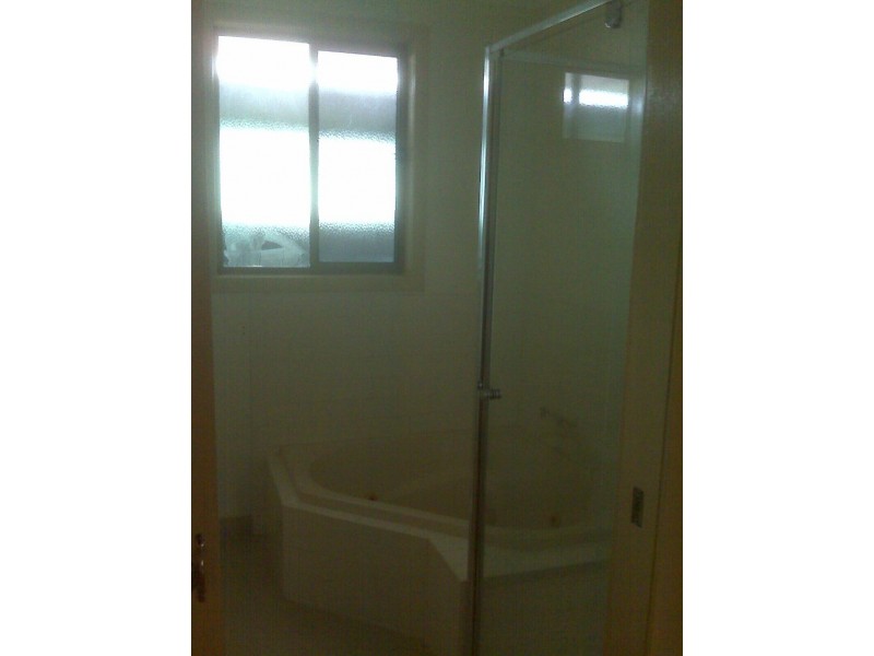 14 CHIRNSIDE Crescent, Laverton VIC 3028