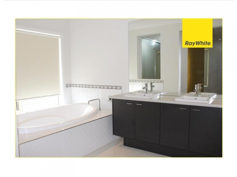 11 Middle Park Drive, Point Cook VIC 3030