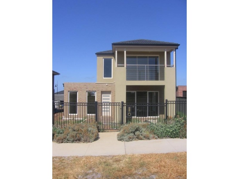 14 Isaacs Walk, Point Cook VIC 3030