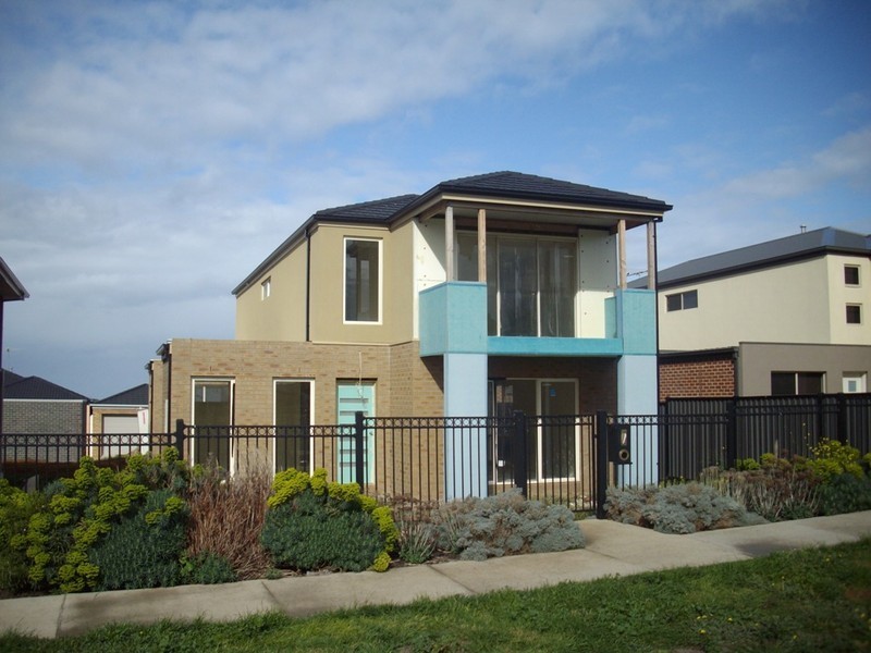 14 Isaacs Walk, Point Cook VIC 3030