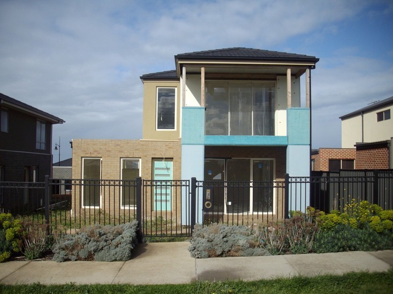 14 Isaacs Walk, Point Cook VIC 3030