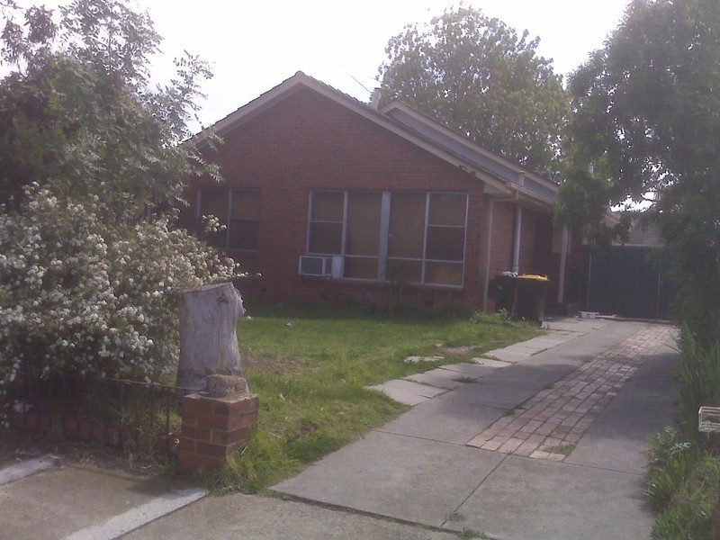 7 CHIRNSIDE Crescent, Laverton VIC 3028