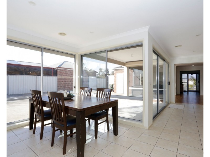 22 Caradon Drive, Truganina VIC 3029