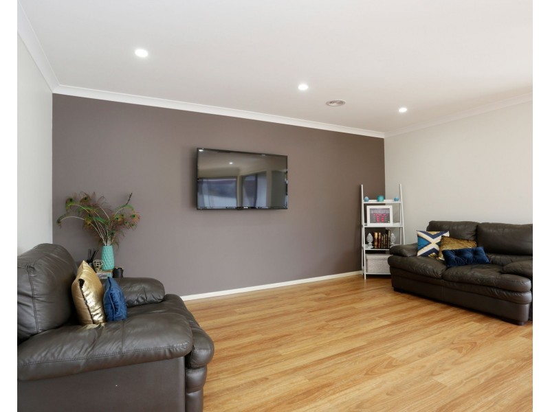 22 Caradon Drive, Truganina VIC 3029