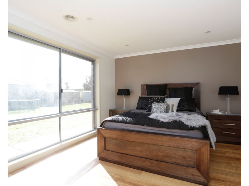 22 Caradon Drive, Truganina VIC 3029