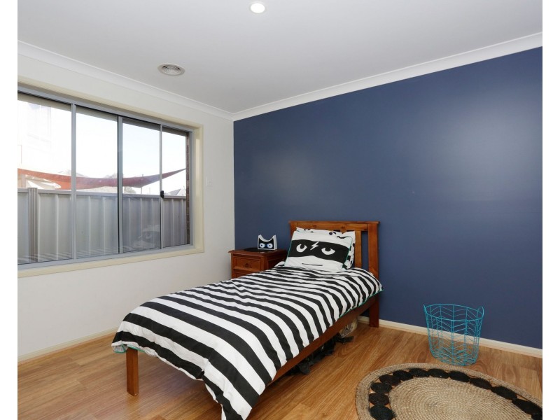 22 Caradon Drive, Truganina VIC 3029