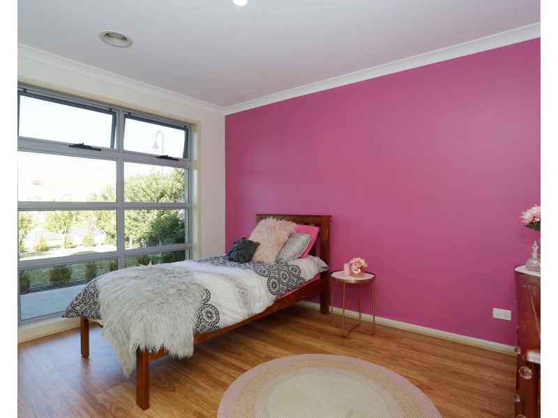 22 Caradon Drive, Truganina VIC 3029