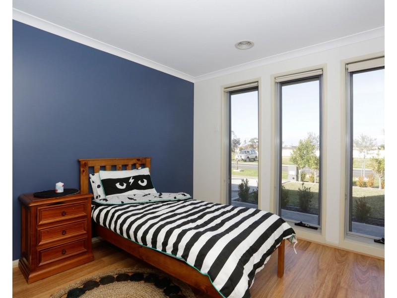 22 Caradon Drive, Truganina VIC 3029