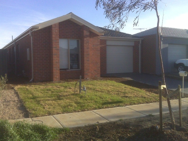 32 ROCKY GATE Drive, Truganina VIC 3029