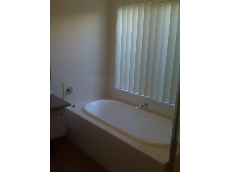 32 ROCKY GATE Drive, Truganina VIC 3029