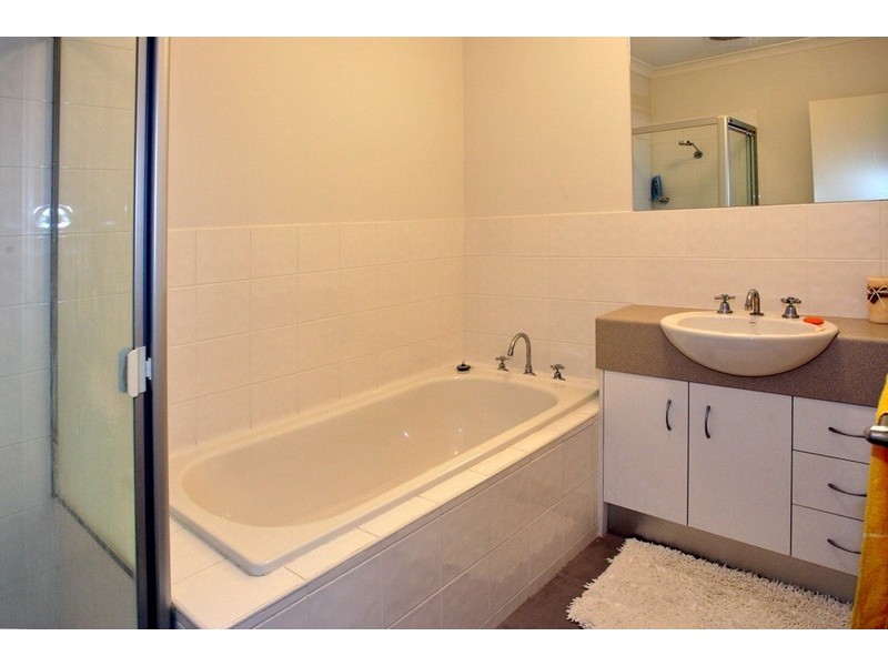 14/14 Mickleton Grove, Point Cook VIC 3030