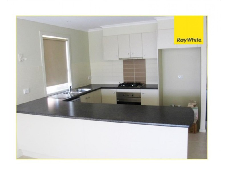 13 Orchard Valley Avenue, Pakenham VIC 3810