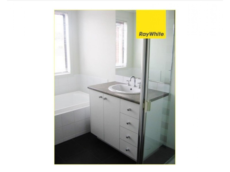 13 Orchard Valley Avenue, Pakenham VIC 3810