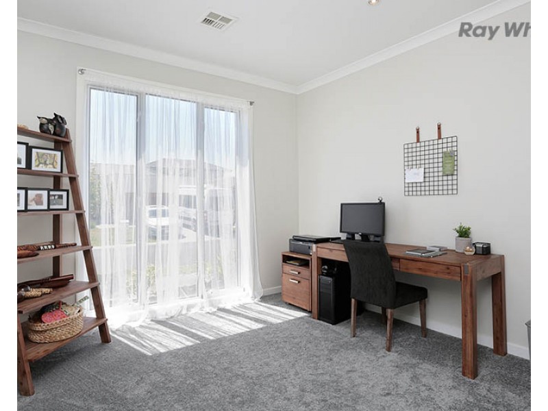 112 Signature Boulevard, Sanctuary Lakes VIC 3030