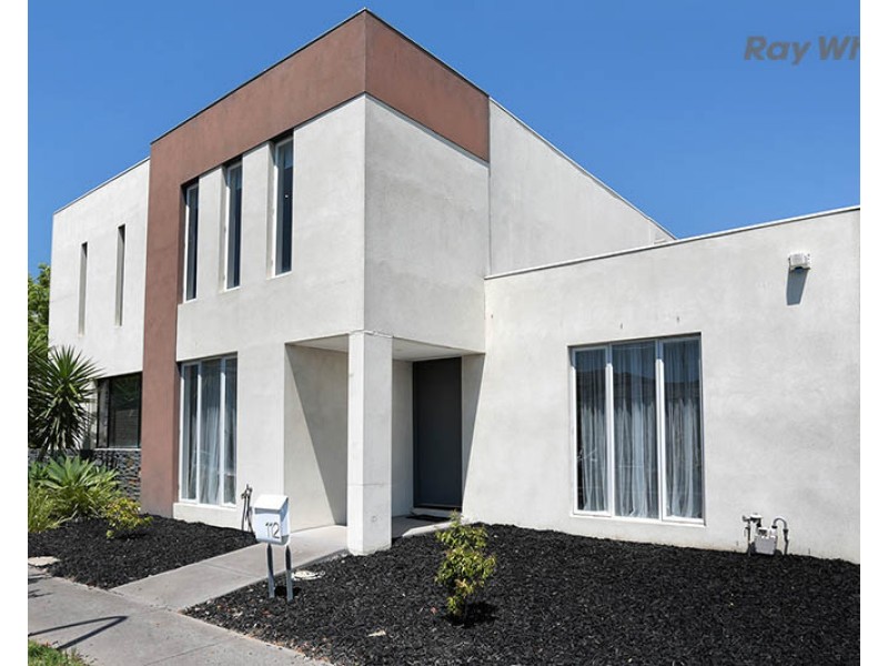 112 Signature Boulevard, Sanctuary Lakes VIC 3030